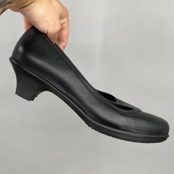 Crocs Women’s Grace Black Leather Heel Shoes size 10 Round Toe Comfort Dress Up - Picture 1 of 16